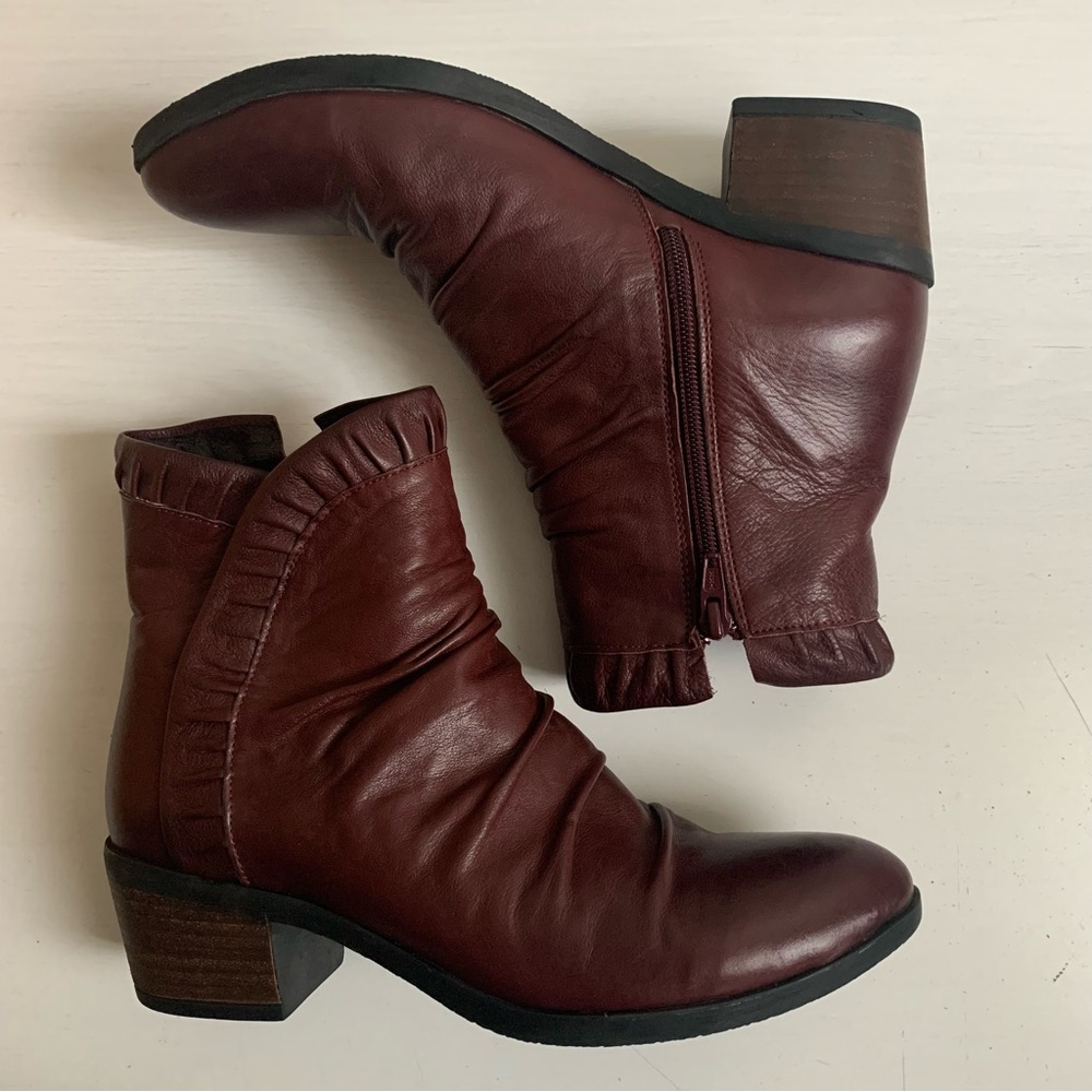 Bueno Connie Merlot Leather Ankle Boots Ruffle Detail Block Heel Sz 38 - Picture 4 of 14
